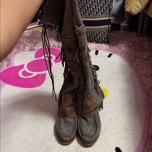 Stylish Fringe Moccasins - Gray and Brown